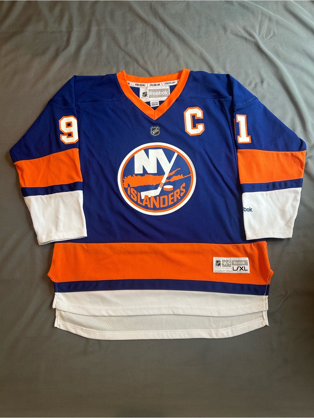 Authentic Reebok / NHL / New York Islanders Jersey (LIKE NEW)